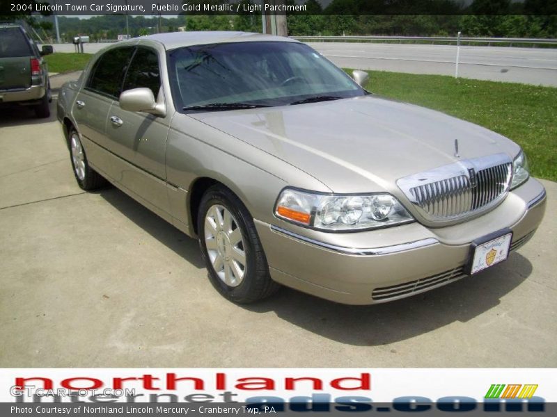 Pueblo Gold Metallic / Light Parchment 2004 Lincoln Town Car Signature