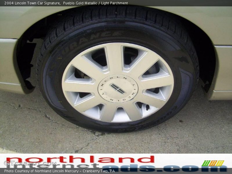 Pueblo Gold Metallic / Light Parchment 2004 Lincoln Town Car Signature