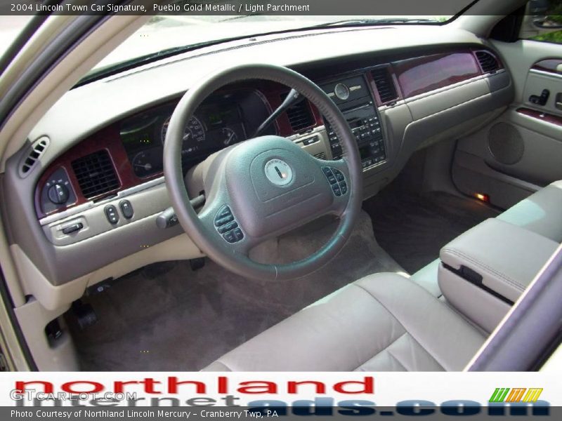 Pueblo Gold Metallic / Light Parchment 2004 Lincoln Town Car Signature
