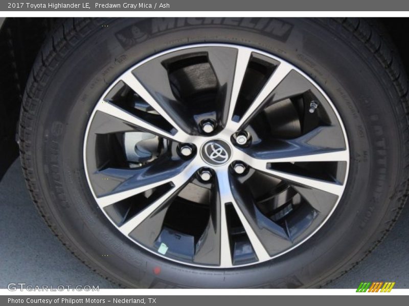 Predawn Gray Mica / Ash 2017 Toyota Highlander LE