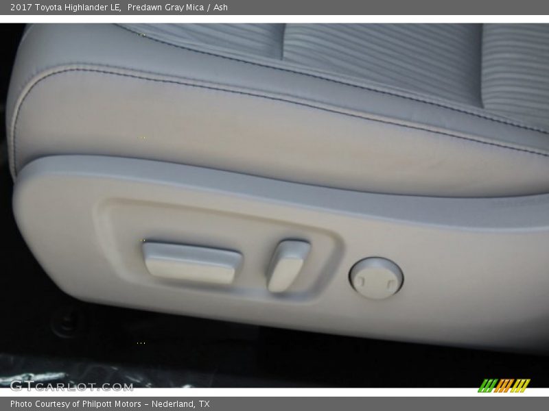 Predawn Gray Mica / Ash 2017 Toyota Highlander LE