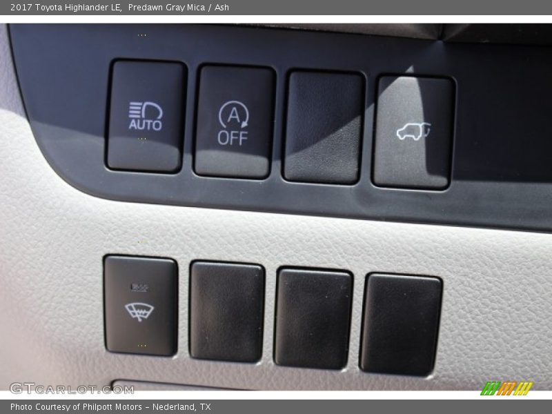 Predawn Gray Mica / Ash 2017 Toyota Highlander LE