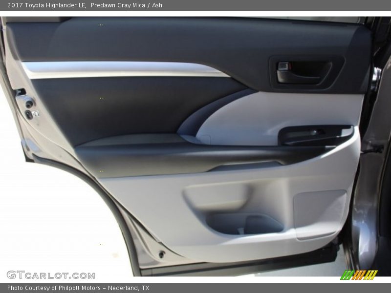Predawn Gray Mica / Ash 2017 Toyota Highlander LE