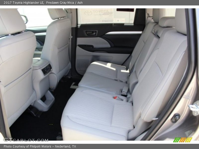 Predawn Gray Mica / Ash 2017 Toyota Highlander LE