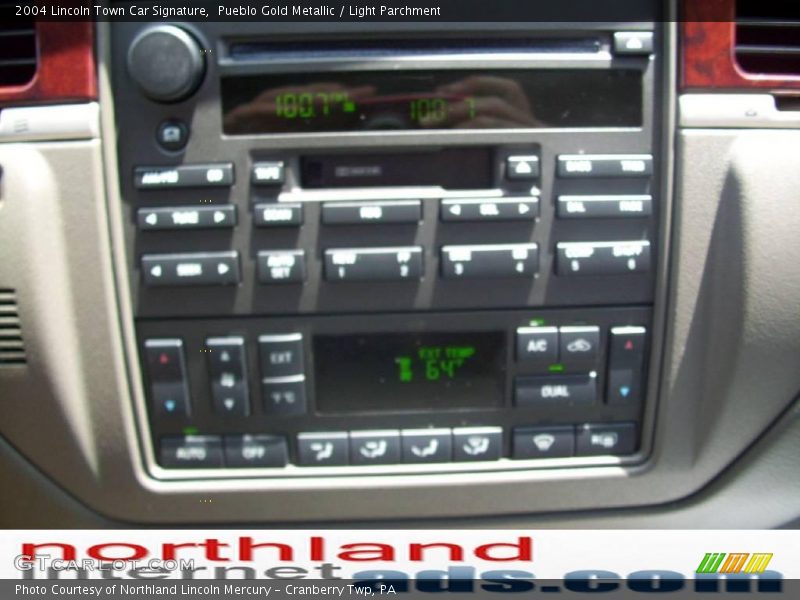 Pueblo Gold Metallic / Light Parchment 2004 Lincoln Town Car Signature