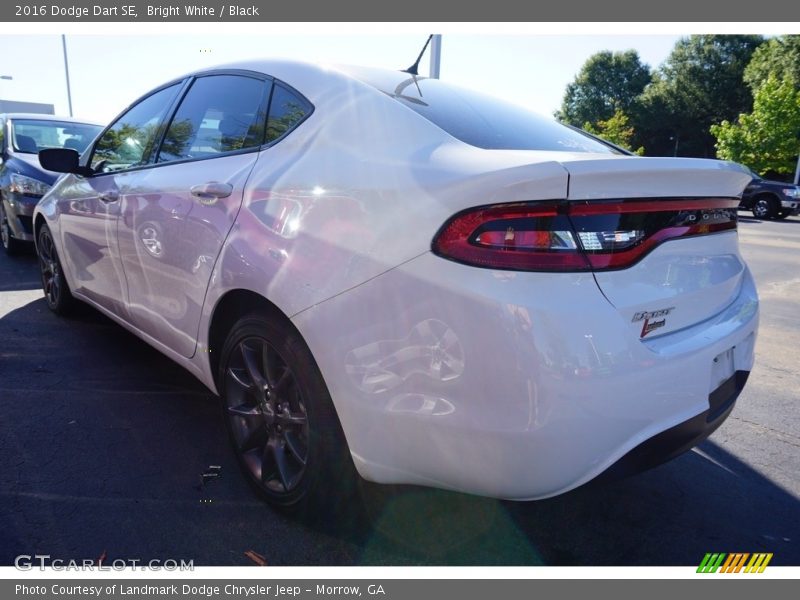 Bright White / Black 2016 Dodge Dart SE