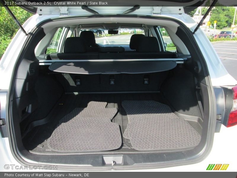 Crystal White Pearl / Slate Black 2017 Subaru Outback 2.5i