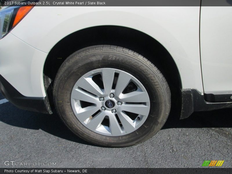 Crystal White Pearl / Slate Black 2017 Subaru Outback 2.5i