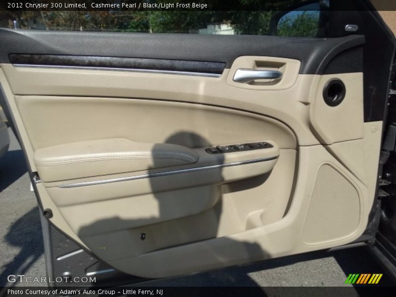 Cashmere Pearl / Black/Light Frost Beige 2012 Chrysler 300 Limited
