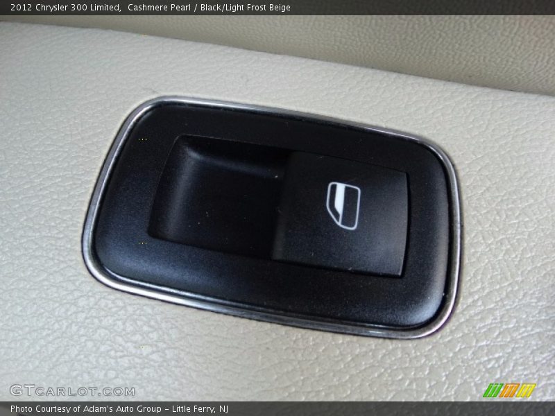 Cashmere Pearl / Black/Light Frost Beige 2012 Chrysler 300 Limited