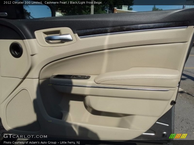Cashmere Pearl / Black/Light Frost Beige 2012 Chrysler 300 Limited