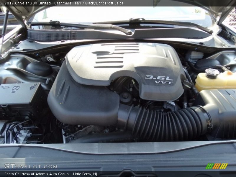 Cashmere Pearl / Black/Light Frost Beige 2012 Chrysler 300 Limited