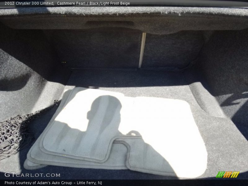 Cashmere Pearl / Black/Light Frost Beige 2012 Chrysler 300 Limited