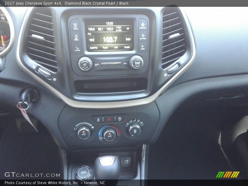 Diamond Black Crystal Pearl / Black 2017 Jeep Cherokee Sport 4x4