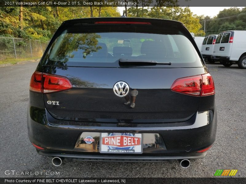 Deep Black Pearl / Titan Black 2017 Volkswagen Golf GTI 4-Door 2.0T S