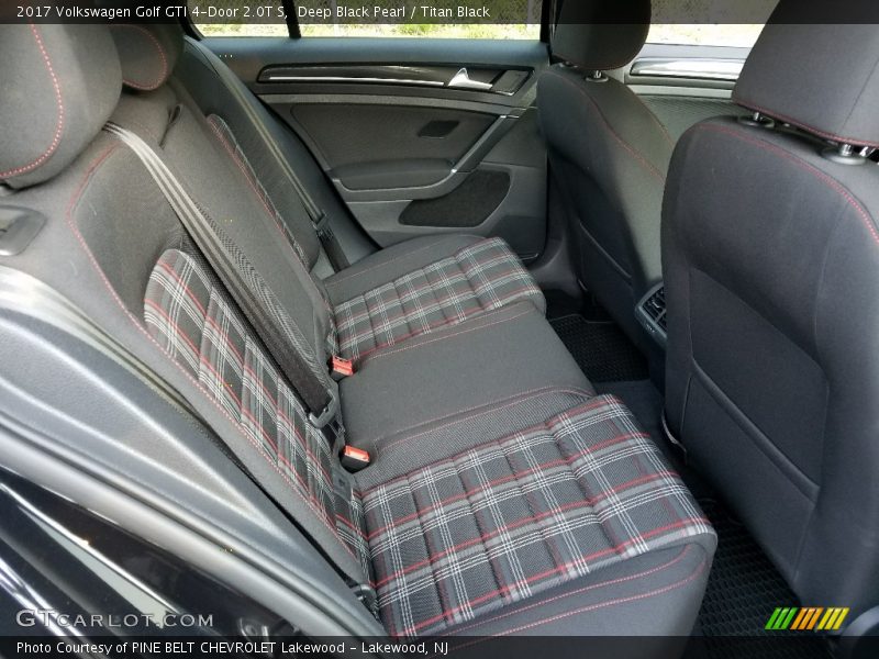 Deep Black Pearl / Titan Black 2017 Volkswagen Golf GTI 4-Door 2.0T S