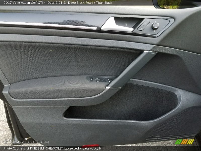 Deep Black Pearl / Titan Black 2017 Volkswagen Golf GTI 4-Door 2.0T S