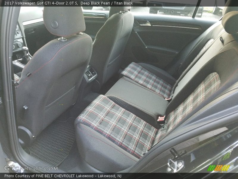 Deep Black Pearl / Titan Black 2017 Volkswagen Golf GTI 4-Door 2.0T S