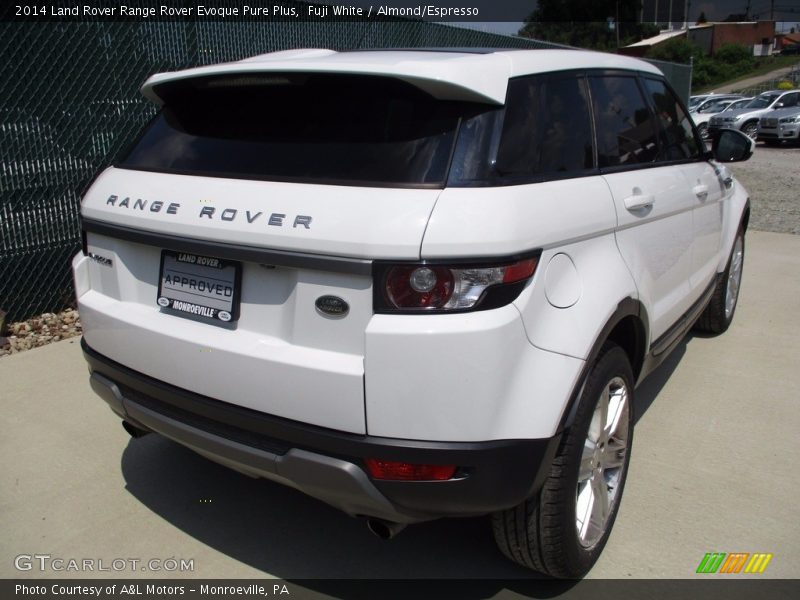 Fuji White / Almond/Espresso 2014 Land Rover Range Rover Evoque Pure Plus