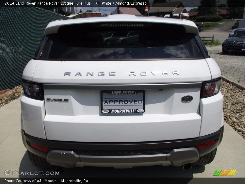 Fuji White / Almond/Espresso 2014 Land Rover Range Rover Evoque Pure Plus