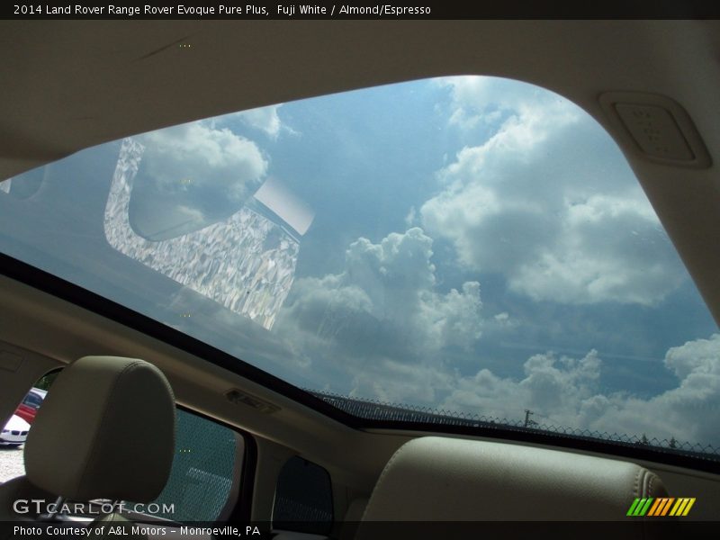 Fuji White / Almond/Espresso 2014 Land Rover Range Rover Evoque Pure Plus