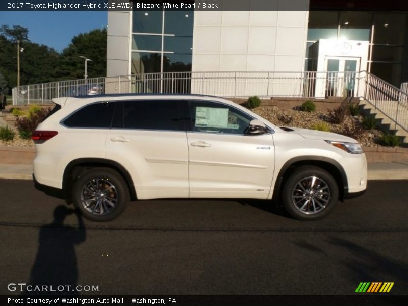 Blizzard White Pearl / Black 2017 Toyota Highlander Hybrid XLE AWD