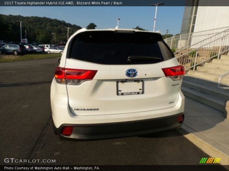 Blizzard White Pearl / Black 2017 Toyota Highlander Hybrid XLE AWD