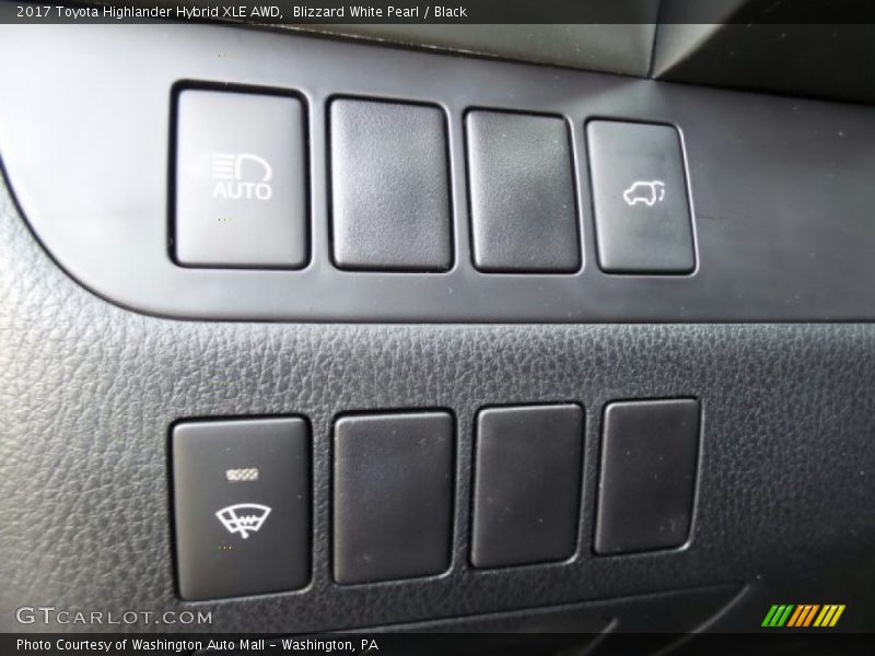 Blizzard White Pearl / Black 2017 Toyota Highlander Hybrid XLE AWD