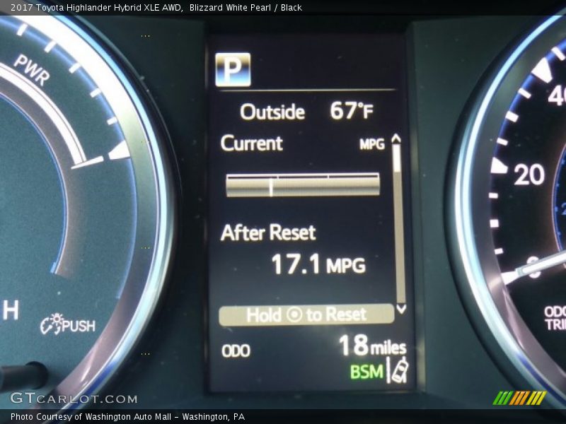 Blizzard White Pearl / Black 2017 Toyota Highlander Hybrid XLE AWD
