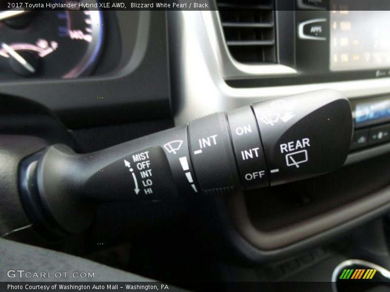 Blizzard White Pearl / Black 2017 Toyota Highlander Hybrid XLE AWD
