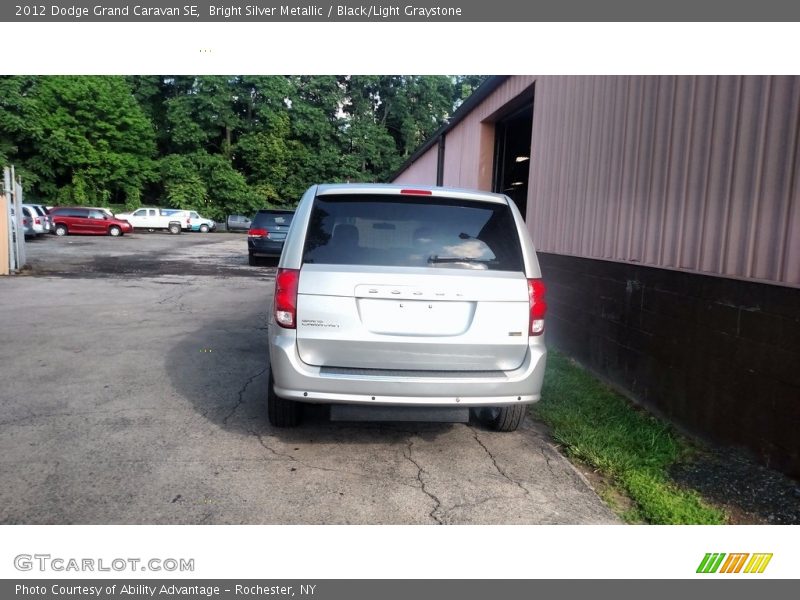Bright Silver Metallic / Black/Light Graystone 2012 Dodge Grand Caravan SE