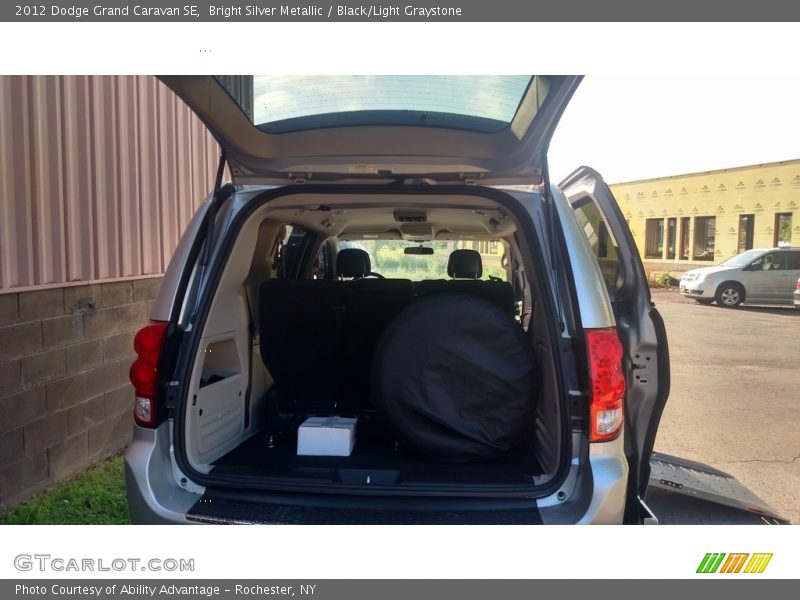 Bright Silver Metallic / Black/Light Graystone 2012 Dodge Grand Caravan SE