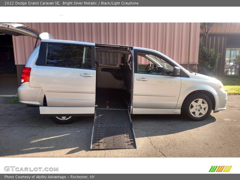Bright Silver Metallic / Black/Light Graystone 2012 Dodge Grand Caravan SE