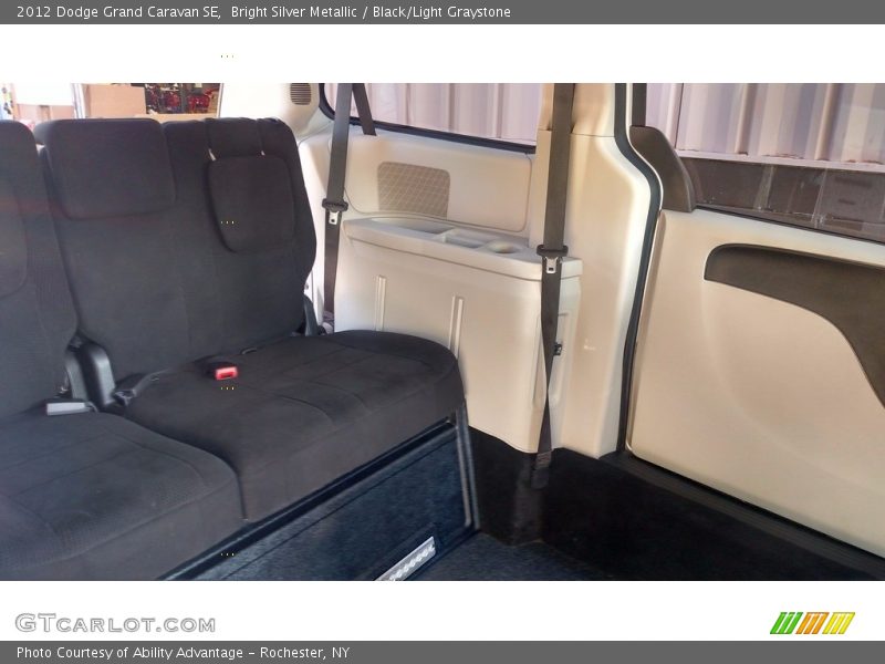 Bright Silver Metallic / Black/Light Graystone 2012 Dodge Grand Caravan SE