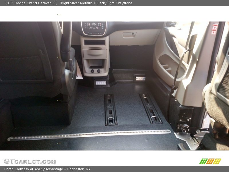 Bright Silver Metallic / Black/Light Graystone 2012 Dodge Grand Caravan SE