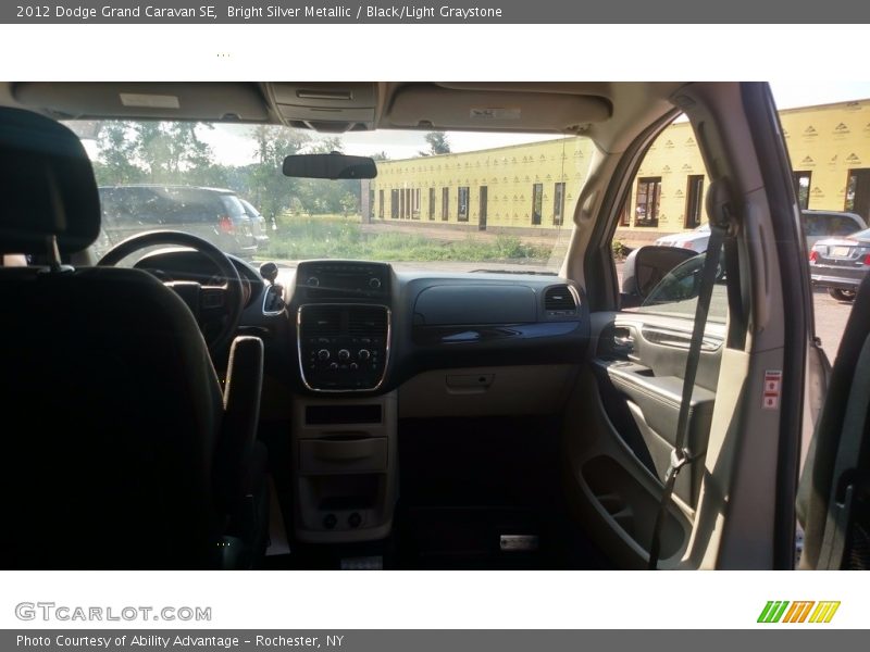 Bright Silver Metallic / Black/Light Graystone 2012 Dodge Grand Caravan SE