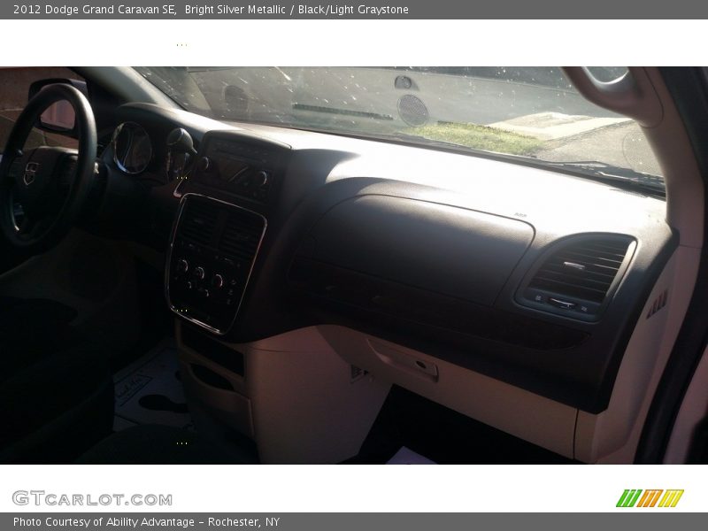 Bright Silver Metallic / Black/Light Graystone 2012 Dodge Grand Caravan SE