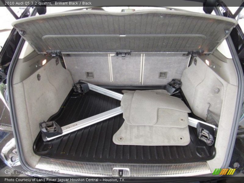 Brilliant Black / Black 2010 Audi Q5 3.2 quattro