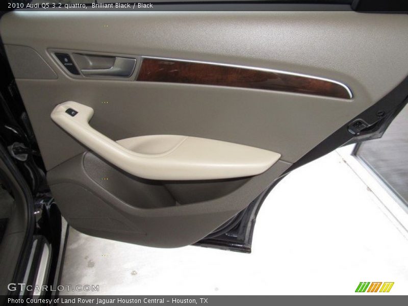 Brilliant Black / Black 2010 Audi Q5 3.2 quattro