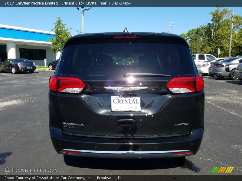 Brilliant Black Crystal Pearl / Black/Alloy 2017 Chrysler Pacifica Limited