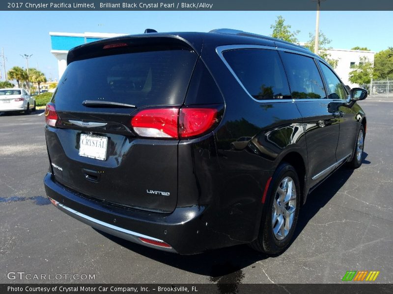 Brilliant Black Crystal Pearl / Black/Alloy 2017 Chrysler Pacifica Limited