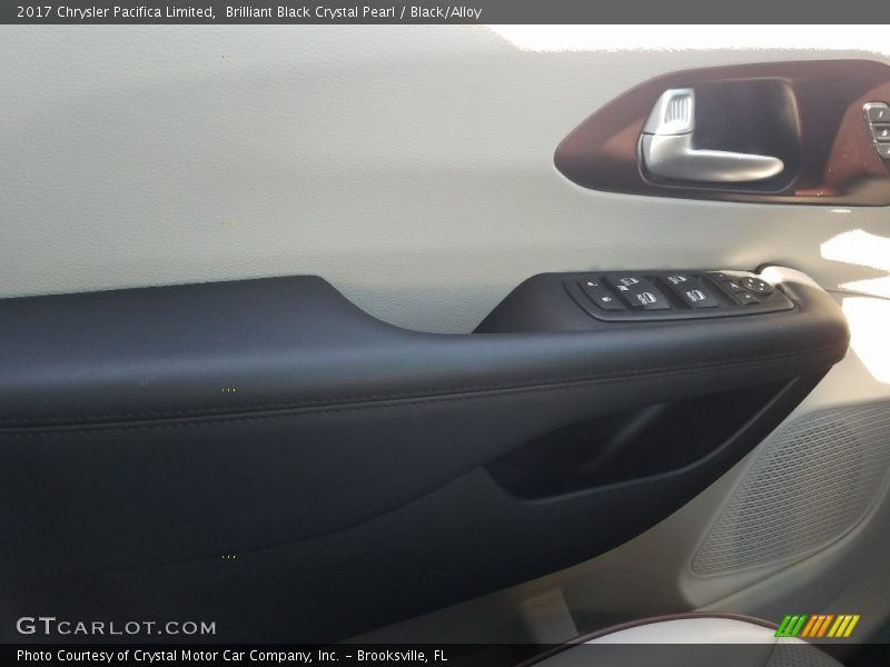 Brilliant Black Crystal Pearl / Black/Alloy 2017 Chrysler Pacifica Limited