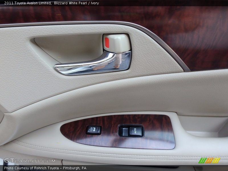 Blizzard White Pearl / Ivory 2011 Toyota Avalon Limited