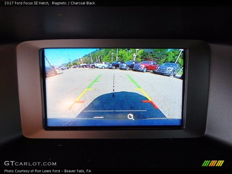 Magnetic / Charcoal Black 2017 Ford Focus SE Hatch