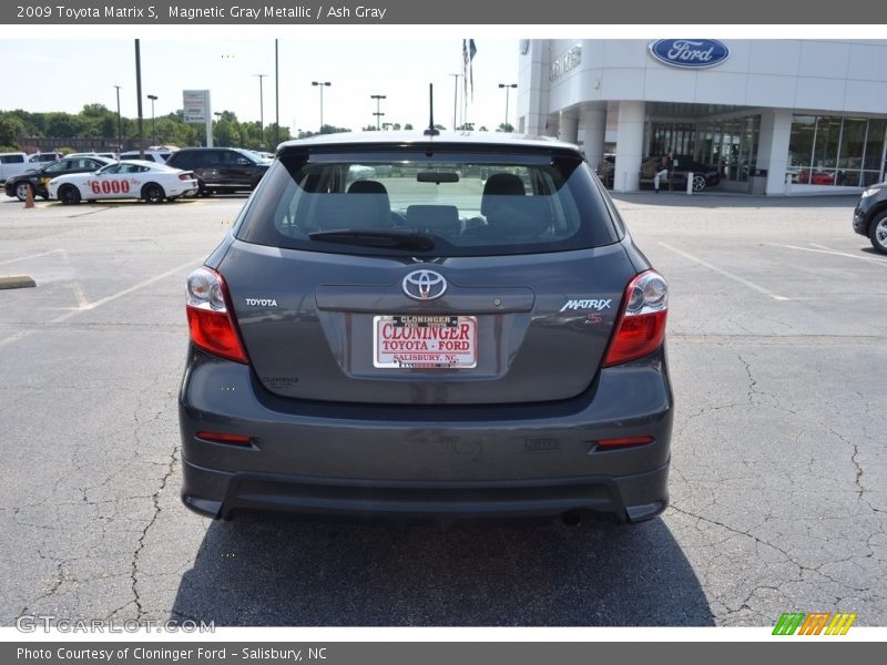 Magnetic Gray Metallic / Ash Gray 2009 Toyota Matrix S