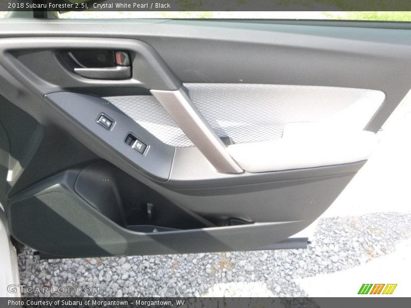 Crystal White Pearl / Black 2018 Subaru Forester 2.5i