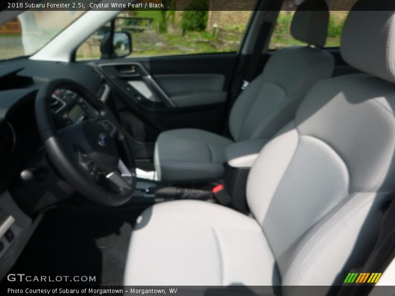 Crystal White Pearl / Black 2018 Subaru Forester 2.5i