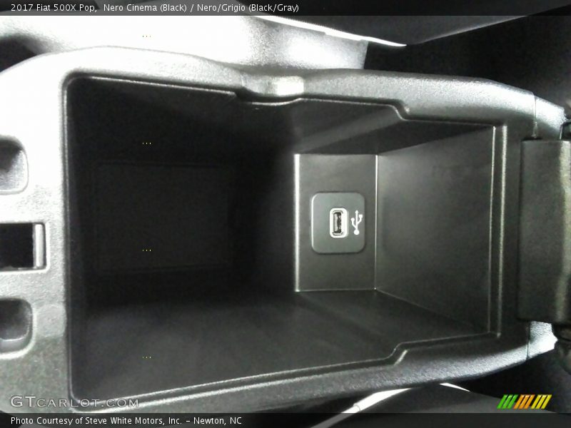 Nero Cinema (Black) / Nero/Grigio (Black/Gray) 2017 Fiat 500X Pop