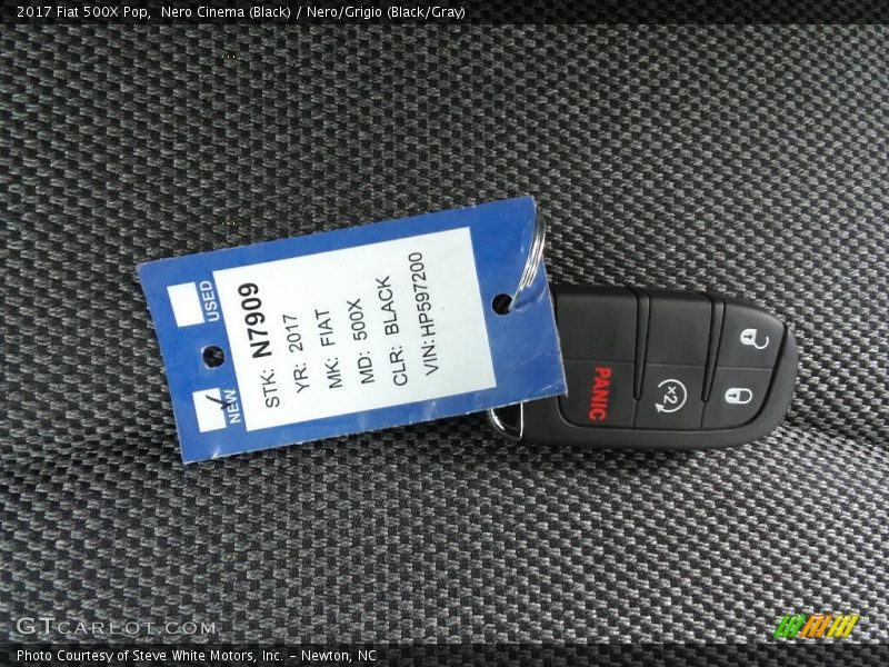 Nero Cinema (Black) / Nero/Grigio (Black/Gray) 2017 Fiat 500X Pop