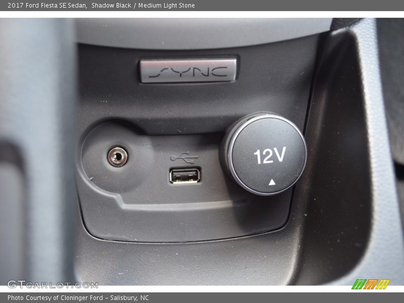 Shadow Black / Medium Light Stone 2017 Ford Fiesta SE Sedan